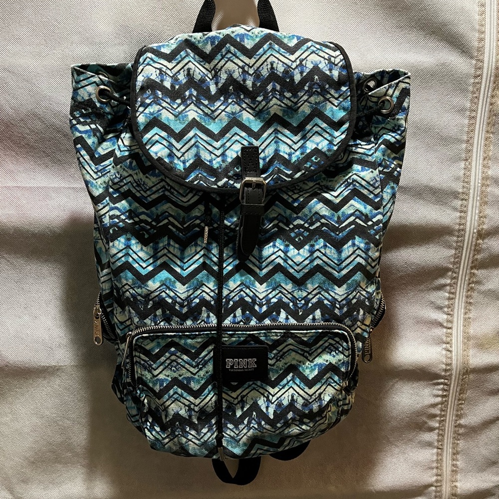 Pink Vs Backpack - image 2